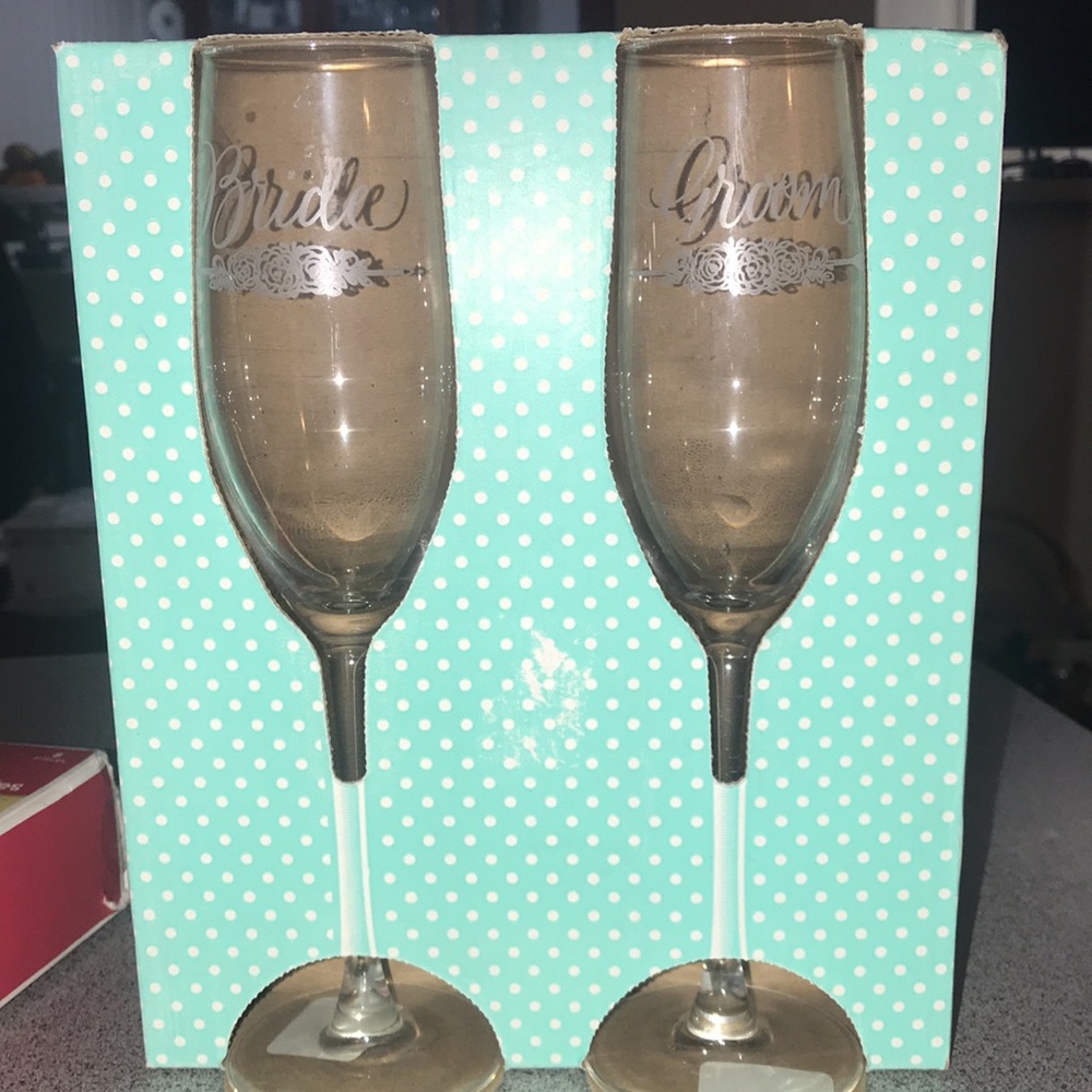 NWT flute set.  8oz.  Bride and groom engraved